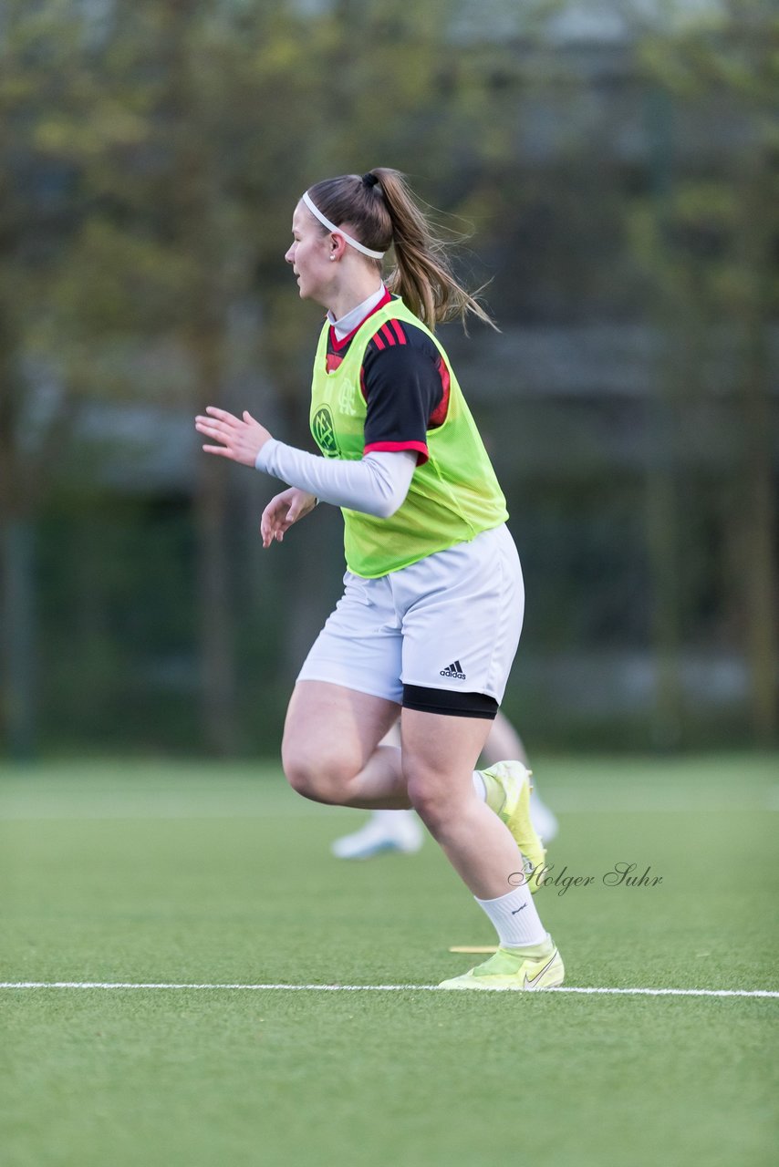 Bild 376 - Co-Trainerin der Frauen Nationalmannschaft Britta Carlson in Wahlstedt